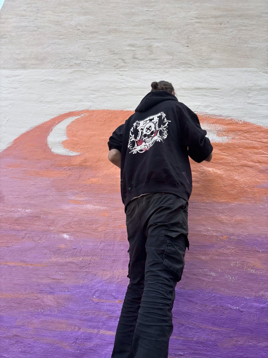 tegnblh (på Instagram) gjør et stykke arbeid i en barnehage på hellig grunn. (Ja i Vålerenggata 27/29).