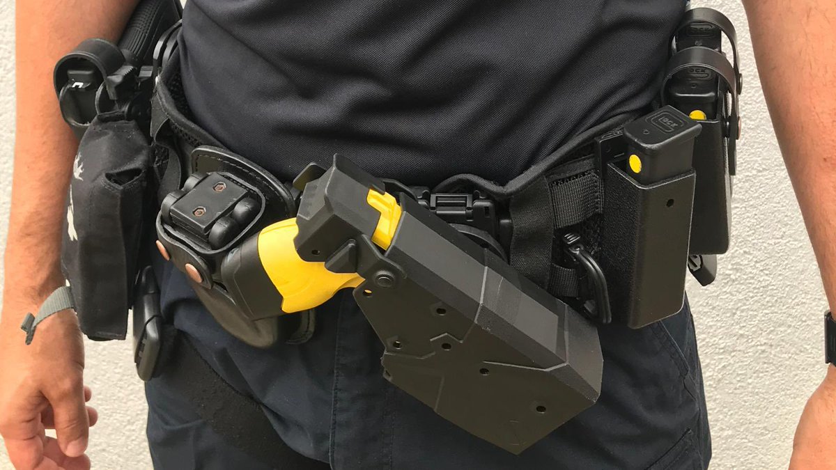Junts se alinea con ERC y Comunes para impedir que la Guardia Urbana utilice pistolas táser. ¡Es una irresponsabilidad!

Nuestra policía se juega la vida en la calle y merece herramientas para protegerse.