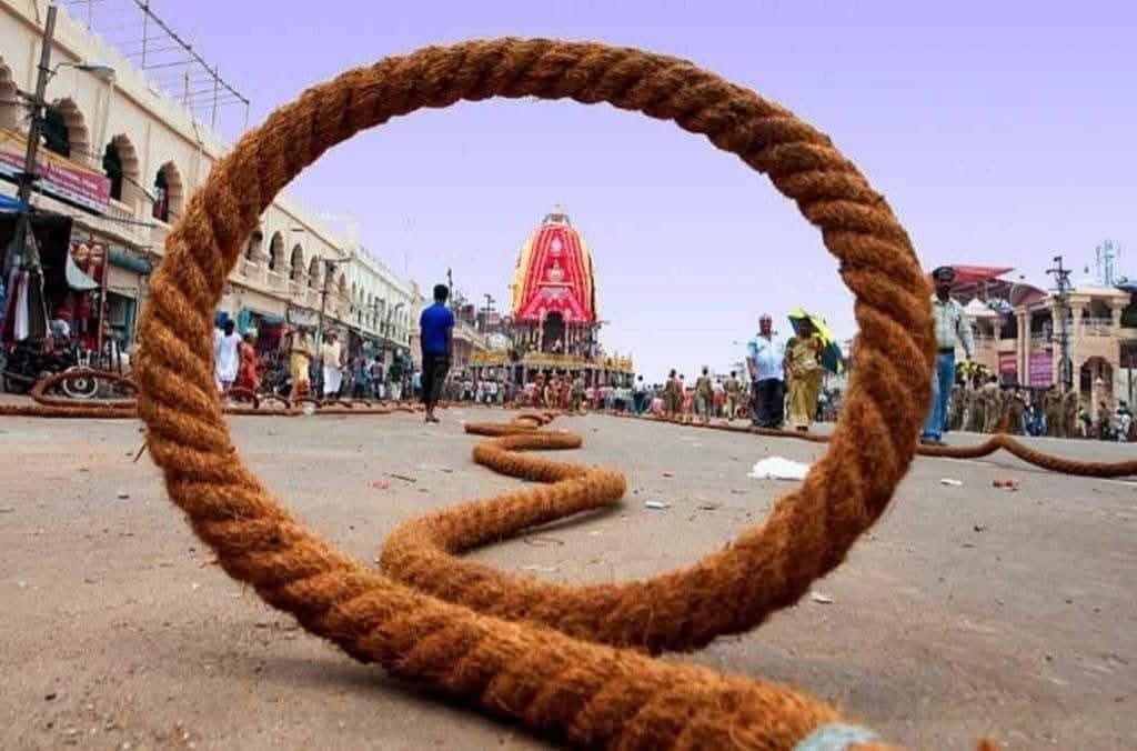 cop_anirudha's tweet photo. इंसान अपना भ्रम दूर करे कि तुमने डोर पकड़ी है सत्य यह है कि जगन्नाथ महाप्रभु ने तुम्हारी डोर पकड़ी है ।#RathYatra2025 
#जगन्नाथ_रथ_यात्रा 
🙏 https://t.co/H3MSa9qZIy