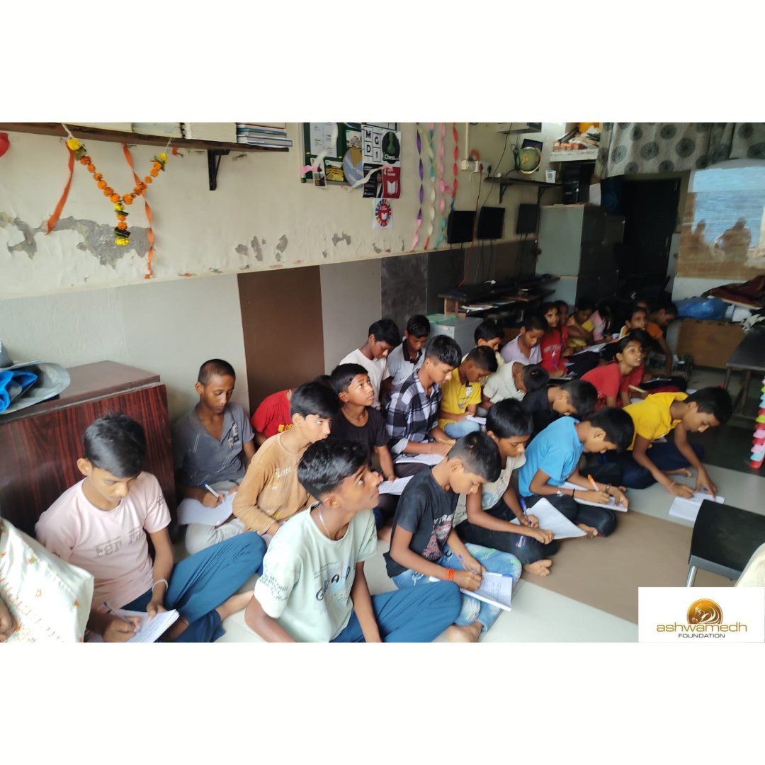 AshwamedhNGO's tweet photo. #ProjectAnkur -#NinjaBatch
🗓️22nd June 2025
⏰2 PM to 4 PM
Our Ninja Batch launched its 1st session with enthusiasm and focus!
📚Topic: Hindi Vyakaran
👥Operations Team: Mridulmani, Neelima, Raj, Amit, Kruti
🖊️All students received notebooks and pencil kits.
#AshwamedhFoundation https://t.co/8CZAjoe1hE