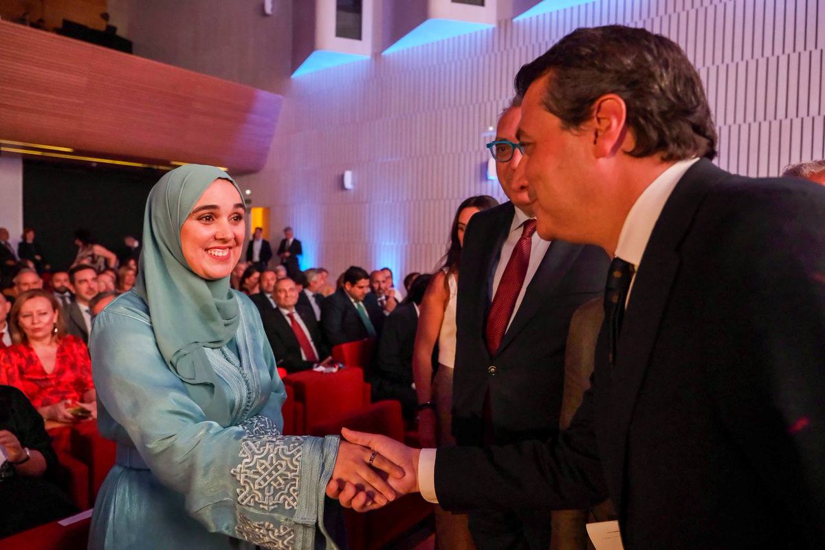 Blanca Torrent (@blancatorrent) on Twitter photo Anoche en Córdoba, los II Premios del Mediterráneo nos recordaron que Andalucía es tierra de diálogo, diversidad y concordia🌍
Enhorabuena a quienes construyen futuro desde el respeto.
#PremiosMediterráneo #CórdobaEsp #Andalucía <a href="/AndaluciaJunta/">Junta de Andalucía</a> <a href="/ayuncordoba_es/">Ayuntamiento Córdoba</a> <a href="/FunTresCulturas/">Fundación Tres Culturas del Mediterráneo</a> Anoche en Córdoba, los II Premios del Mediterráneo nos recordaron que Andalucía es tierra de diálogo, diversidad y concordia🌍
Enhorabuena a quienes construyen futuro desde el respeto.
#PremiosMediterráneo #CórdobaEsp #Andalucía <a href="/AndaluciaJunta/">Junta de Andalucía</a> <a href="/ayuncordoba_es/">Ayuntamiento Córdoba</a> <a href="/FunTresCulturas/">Fundación Tres Culturas del Mediterráneo</a>
