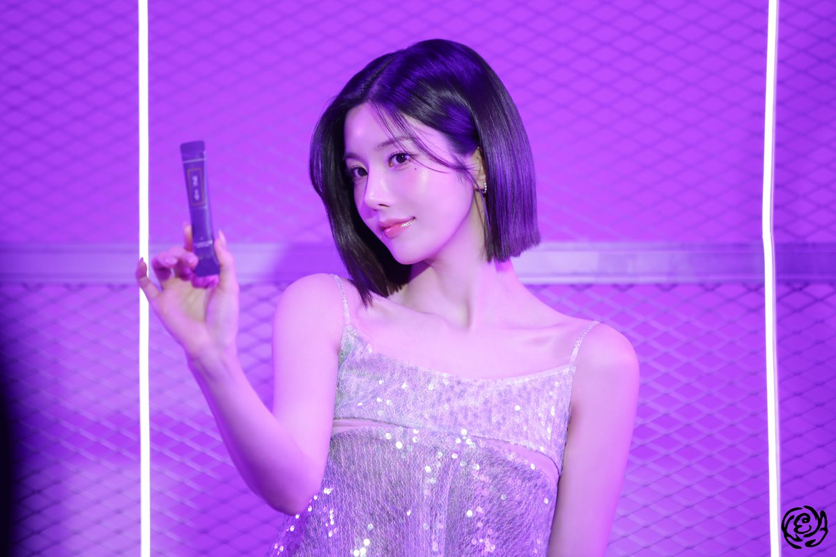 [📝] 이런 분들께 권은비를 추천드려요

지친 하루 속 비타민이 필요한 분들
여기 모두 모여주세요❕❕
은뱌로 처방해드릴게요 (ˆ〉 𖥦 〈ˆ)✧･ﾟ

▶ blog.naver.com/woollim_ent/22…

#권은비 #KWONEUNBI