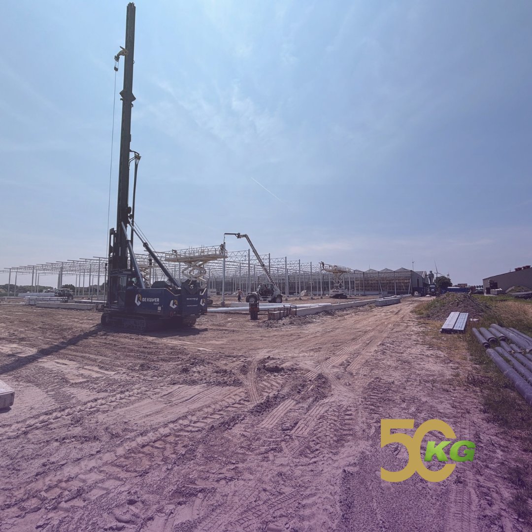 🌱 KG Systems - Dogterom
A trusted partnership continues with an 8,000 m² glasshouse expansion.
A fully automated KG benching system, tailored for tulip cultivation and built to the latest technical standards.
lnkd.in/dnsjx-ud
#KGSYSTEMS #Dogterom #Tulips