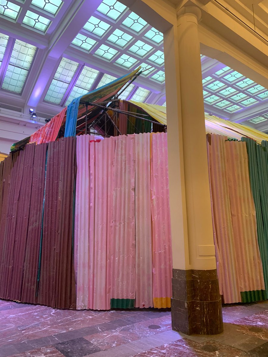 DBoBruessel's tweet image. 1. Edition von #Bozar Monumental gestern in #Brüssel eröffnet: Der 🇩🇪 Künstler M. Beutler mit wirklich monumentaler Installation. Nachhaltig konstruiert, verwirrt sie mit Bewegung und Farbe die Sinne. Toll! Bis zum 28.9. - kostenlos.
Danach Michael Beutler in #Hasselt im #Z33