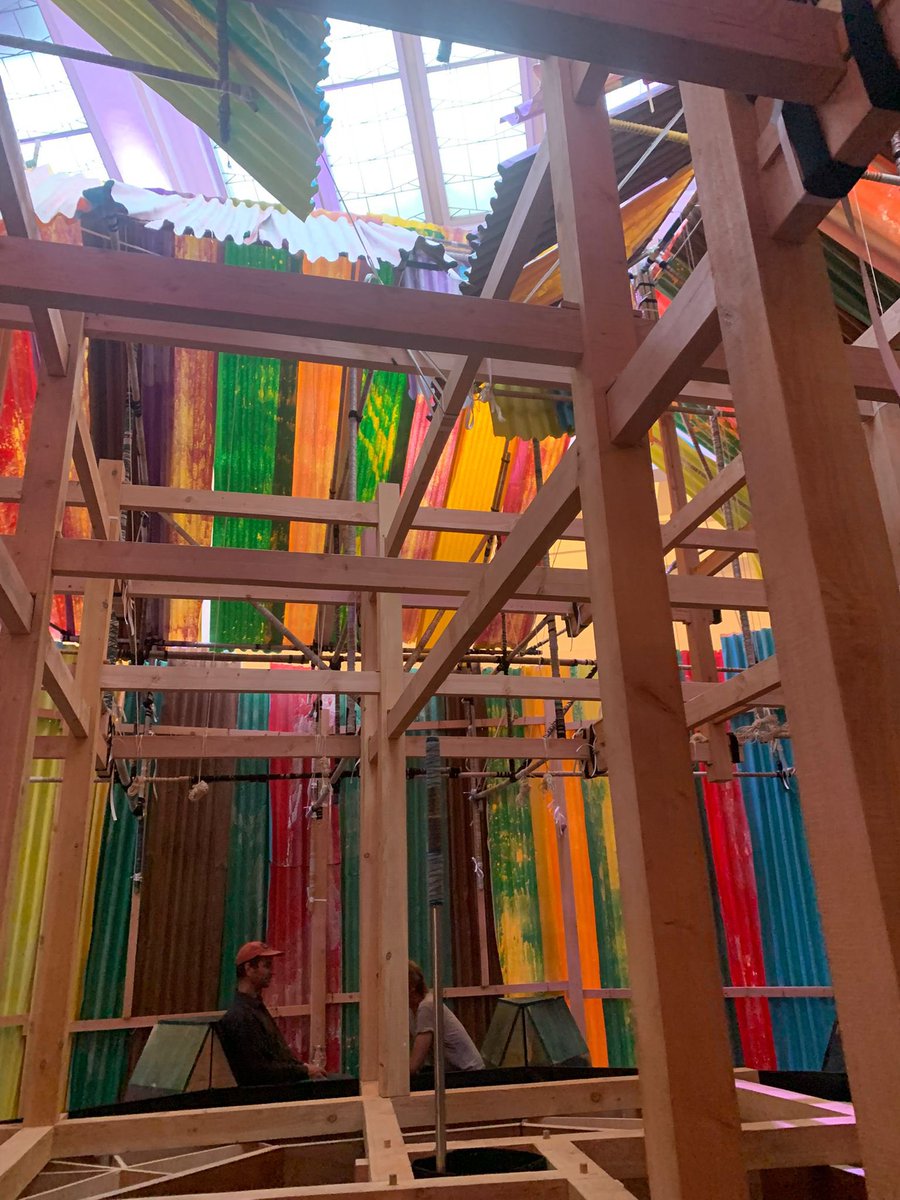 DBoBruessel's tweet image. 1. Edition von #Bozar Monumental gestern in #Brüssel eröffnet: Der 🇩🇪 Künstler M. Beutler mit wirklich monumentaler Installation. Nachhaltig konstruiert, verwirrt sie mit Bewegung und Farbe die Sinne. Toll! Bis zum 28.9. - kostenlos.
Danach Michael Beutler in #Hasselt im #Z33