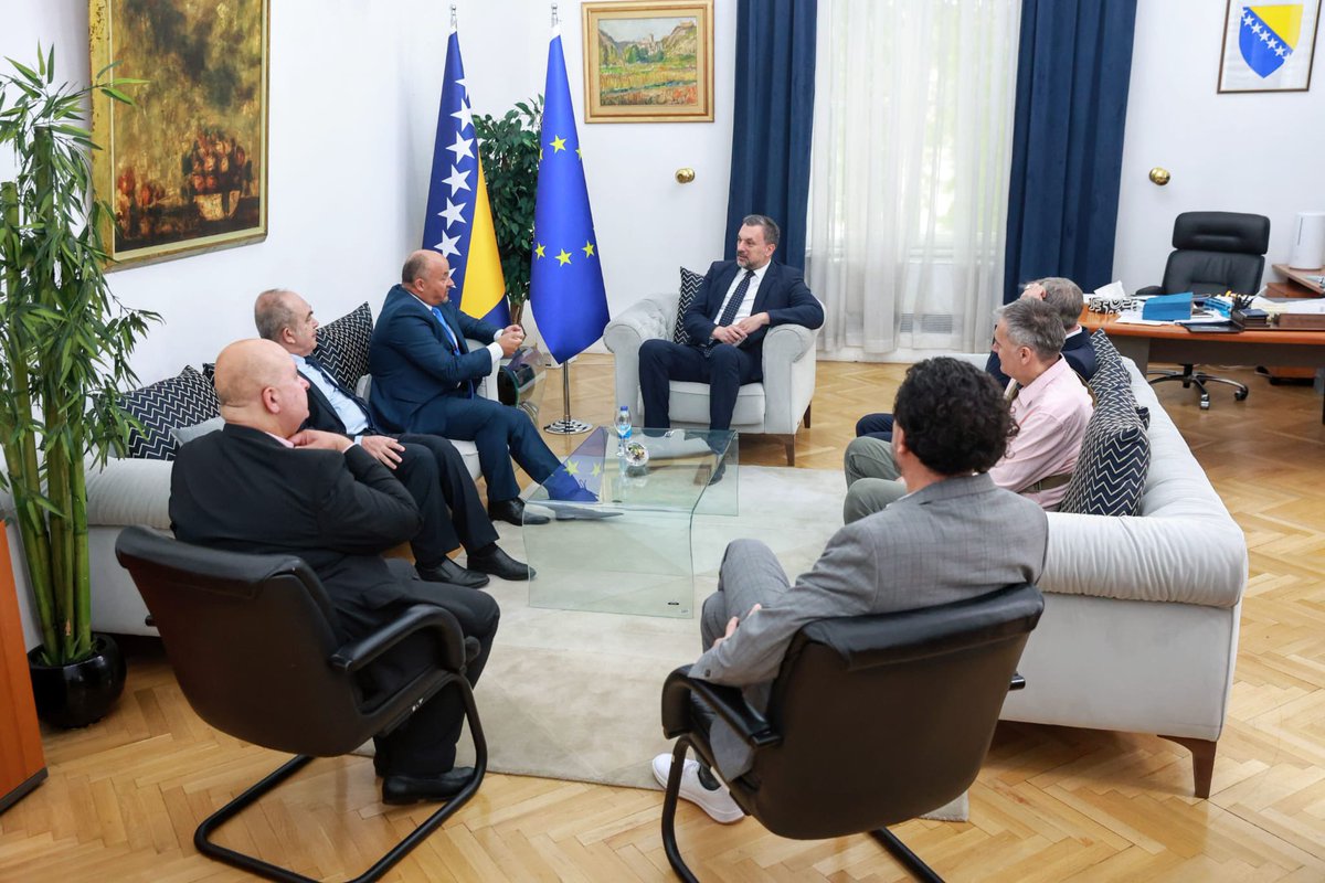 🇧🇦 Minister of Foreign Affairs @dinokonakovic held a meeting with the recently evacuated Ambassadors Duško Kovačević (Tel Aviv) and Nijaz Čardaklija (Tehran), along with staff from the Embassies of Bosnia and Herzegovina in Israel and Iran.

The ambassadors expressed their