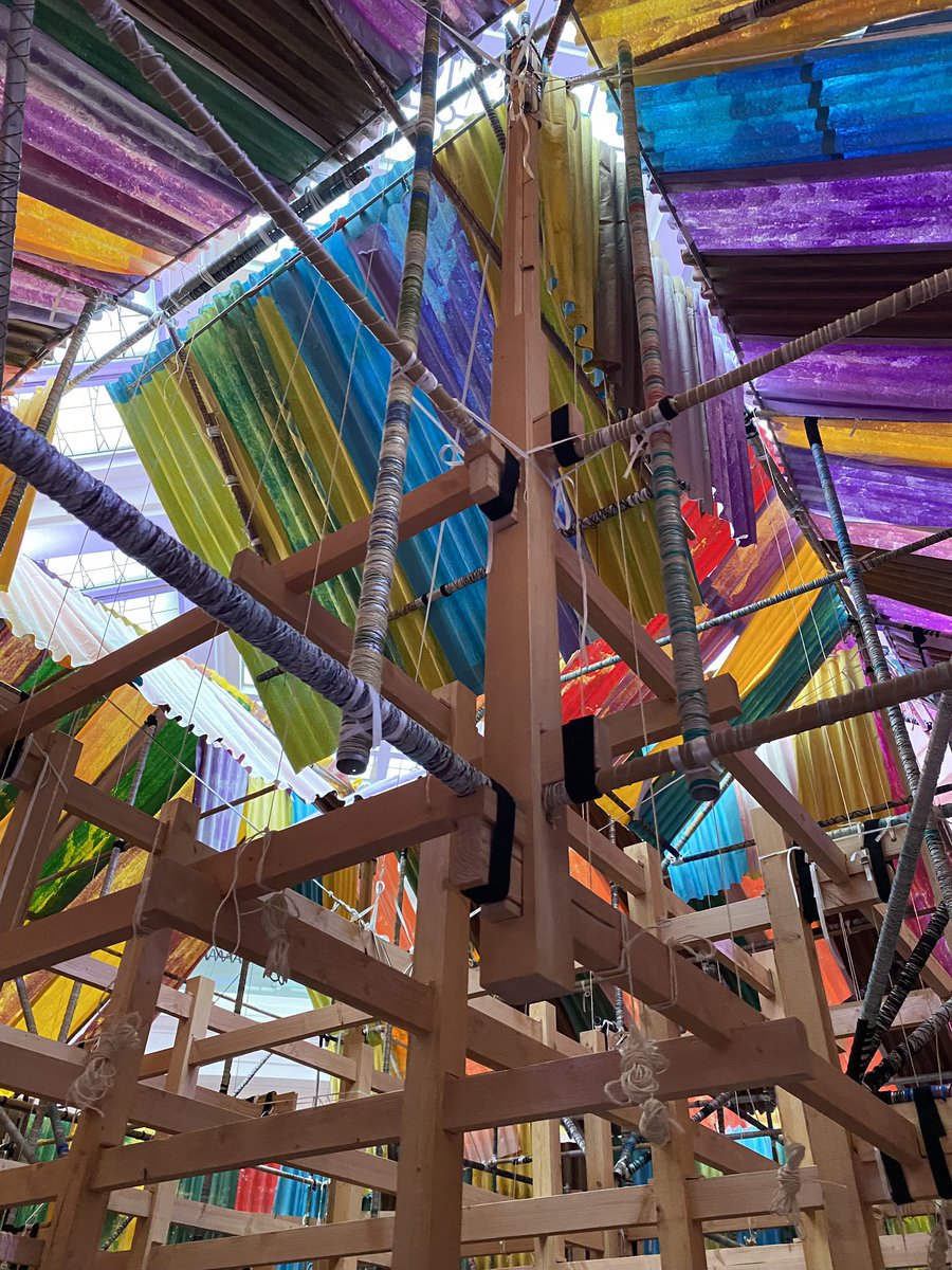 DBoBruessel's tweet image. Inaugur. hier à #Bruxelles de 1e édit. de #Bozar Monumental: installation réellemt monumentale de l’artiste 🇩🇪 M. Beutler. L’œuvre réalisée durablemt surprend les sens par ses mouvements &amp;amp; couleurs. Génial! Jusqu’au 28/9 – gratuit.
Michael Beutler sera ensuite à #Hasselt au #Z33.