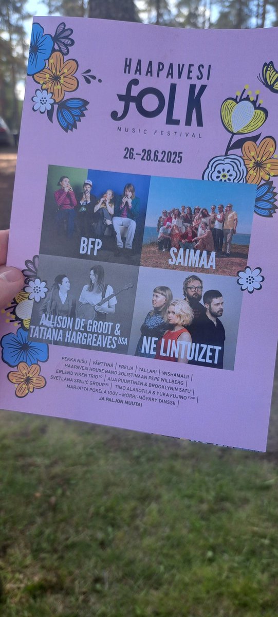 Haapavesi Folk Music Festivali sukeltaa syvälle pohjoispohjalaisuuden ytimeen. 
FolkAreena kokoaa taiteentekijät, asiantuntijat ja yleisön keskustelemaan haapavetisestä kulttuuriperinnöstä – sen merkityksestä, tulevaisuudesta ja yhteisöllisestä voimasta.

haapavesifolk.com