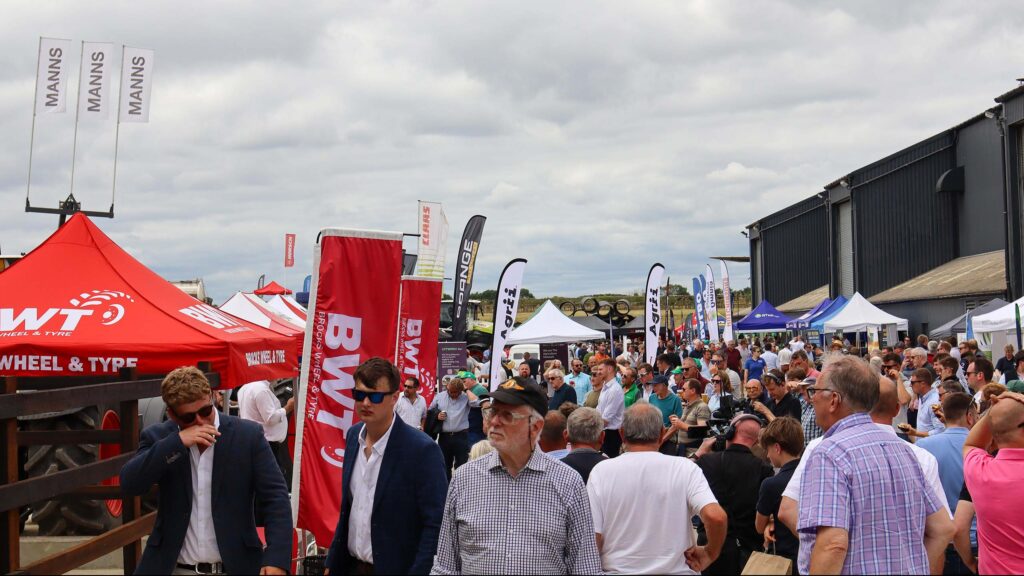 👏 PX Farms, one of Cambridgeshire’s biggest and most forward-thinking arable farming operations, opened its gates on Wednesday for a large-scale open day that drew thousands of visitors from across the agricultural sector.

READ MORE: ow.ly/SRX950Whl42