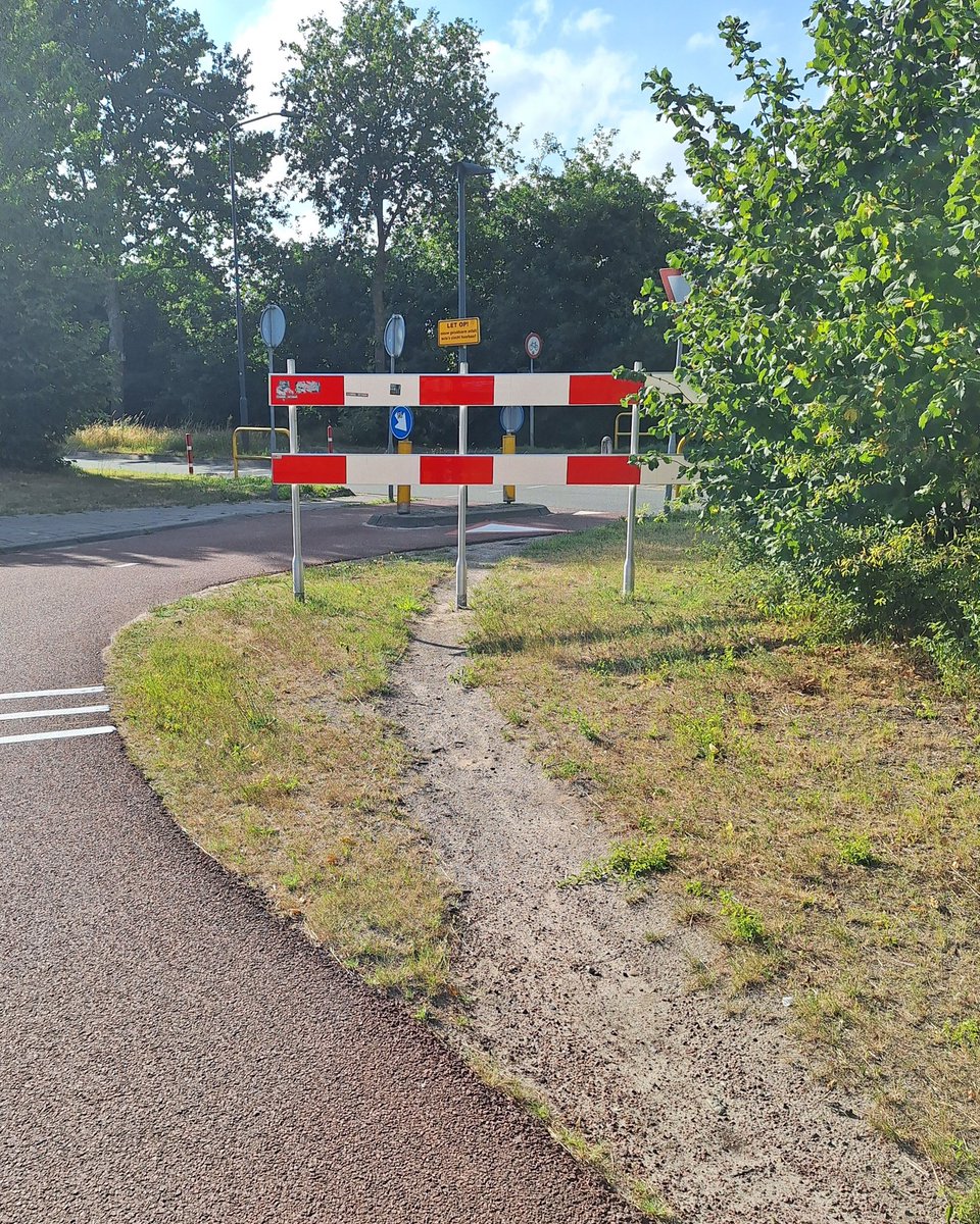 Voor elke like op deze foto post stuur ik een boze DM naar de <a href="/Gem_Oosterhout/">Gemeente Oosterhout</a>. Sindskort is dit Olifantenpaadje namelijk vakkundig geblokkeerd met dit lelijke hek… 😡🤬

- Waardering: geen 
- Terreinwinst: geen 
- Locatie: Oosterhout