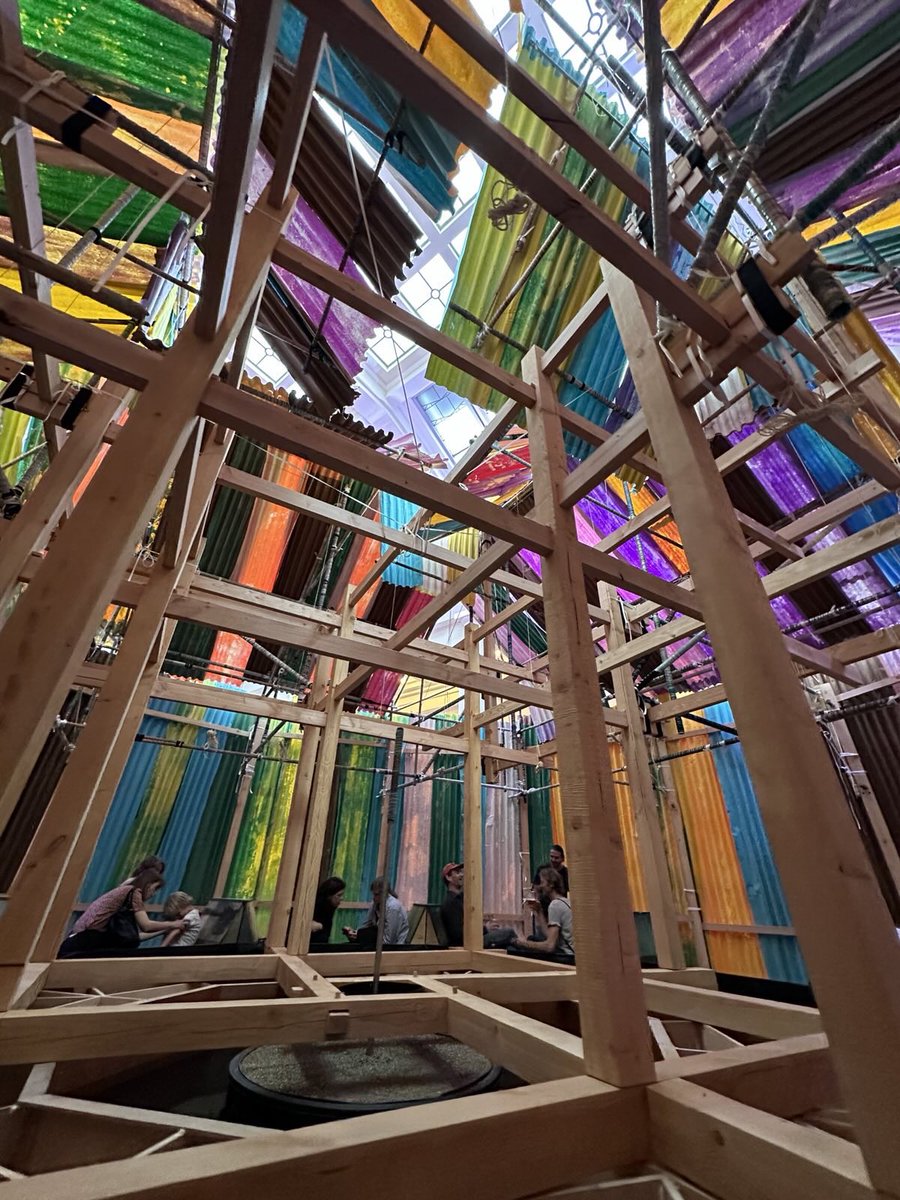 DBoBruessel's tweet image. Opening v.d. 1e editie v. #Bozar Monumental gisteren in #Brussel met echt monumentale installatie v.d. 🇩🇪 kunstenaar M. Beutler. Dit duurzaam gebouwde werk verwart de zintuigen met beweging &amp;amp; kleur. Geweldig! Tot 28/9 – gratis. Daarna is Michael Beutler in #Hasselt in de #Z33.