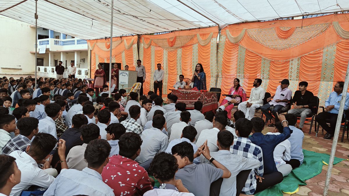 શિક્ષણના મહાયજ્ઞ સમા શાળા પ્રવેશોત્સવ અને કન્યા કેળવણી મહોત્સવ-૨૦૨૫ 
#ShalaPraveshotsav2025
<a href="/PMOIndia/">PMO India</a> <a href="/CMOGuj/">CMO Gujarat</a> <a href="/revenuegujarat/">Revenue Dep. Gujarat</a>