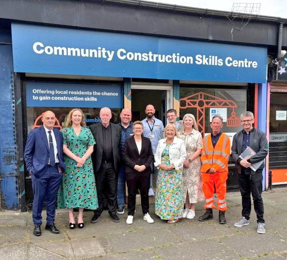Yesterday I visited our Community Construction Skills Centre in Collyhurst- a partnership to get Mancunians into good construction jobs in N&amp;E Mcr including building 100s of new Council homes in Collyhurst🏡

The Council and industry working together to make a real difference 🤝