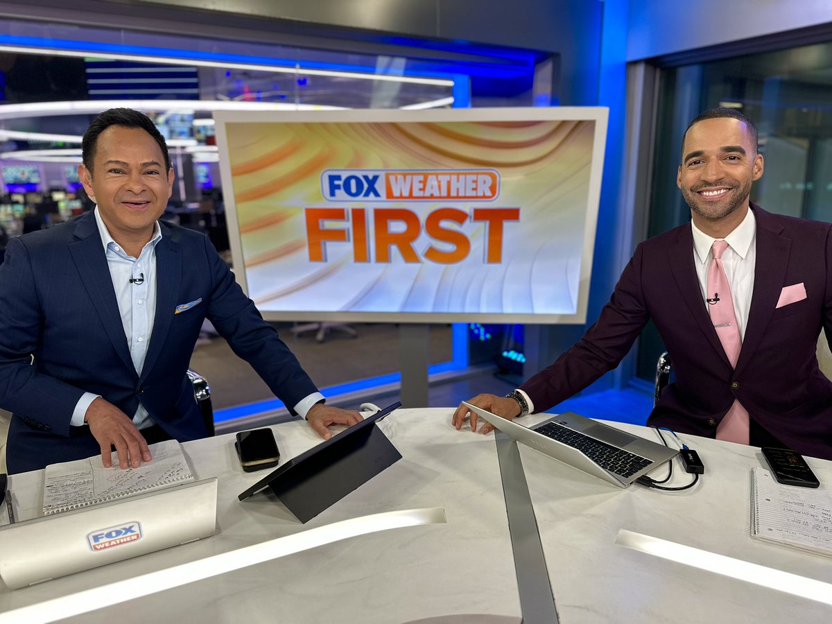 MichaelEstimeWX's tweet image. T.G.I. Friday!
HALLELUJAH 🙌🏼 Our major heat wave is finally going to subside into this weekend, but it does come with a chance for showers 🌧️ and thunderstorms 🌩️ once again along the East Coast!
Join @CraigHerreraTV and me on @foxweather from 5-8am, ET for more!