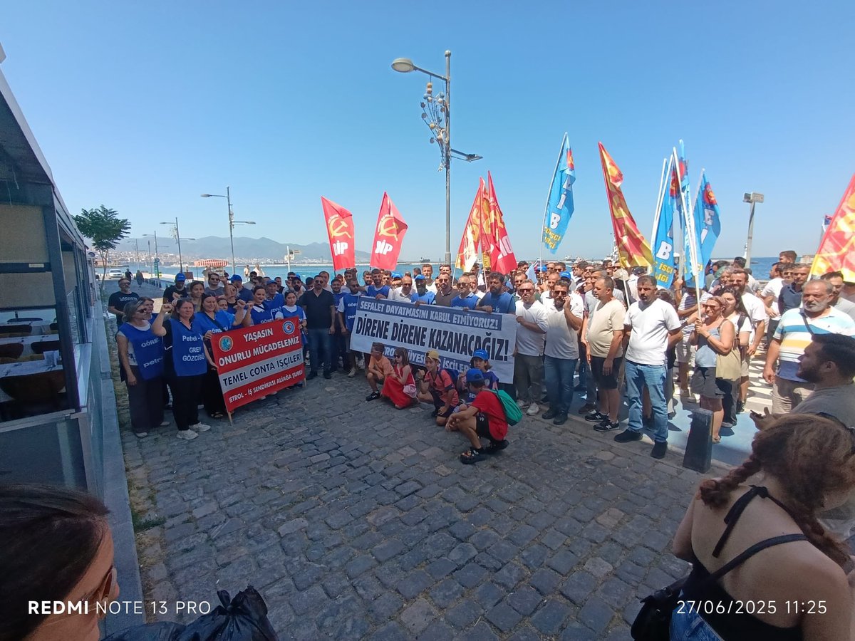 PetrolIzmir's tweet photo. Grevimizin 37.gününde Dyo Boya emekçilerimiz ile birlikte Yaşar Holding önünde basın açıklaması gerçekleştirdik.
Türk-iş Bölge Başkanımız Hayrettin Çakmak yaptığı konuşmasıyla üyelerimize destek verdi.
Şube Başkanımız Cem Turan yaptığı basın açıklamasında Tis hakkında bilgi verdi https://t.co/Cgh0kVpq3Y
