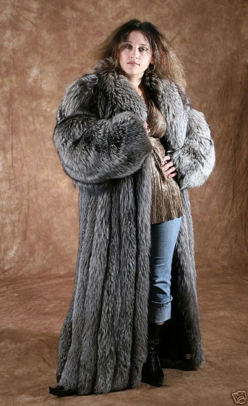 #sexy #woman #FurFriday #FridayVibes #FridayFeeling #fur #furcoat #furfetish