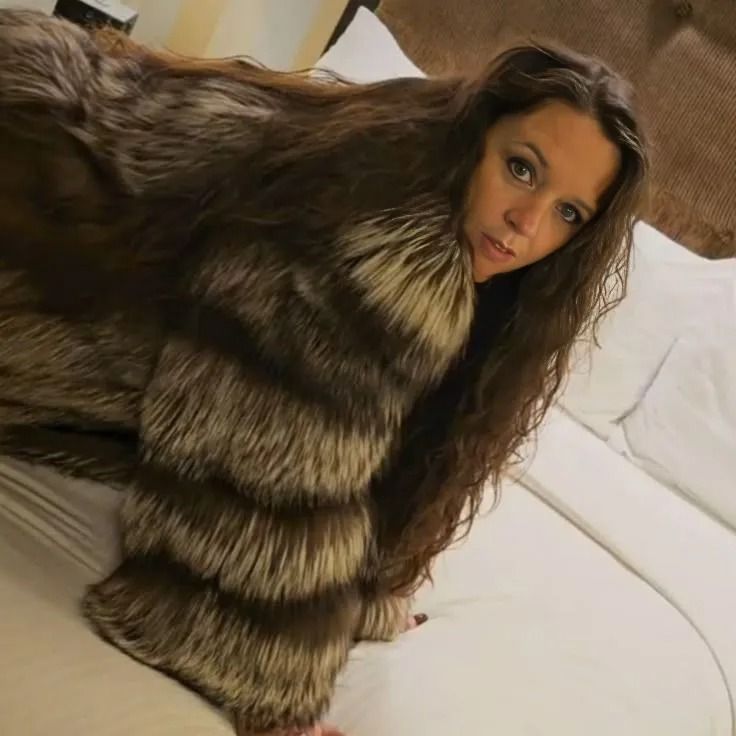 #sexy #woman #FurFriday #FridayVibes #FridayFeeling #fur #furcoat #furfetish #longhair