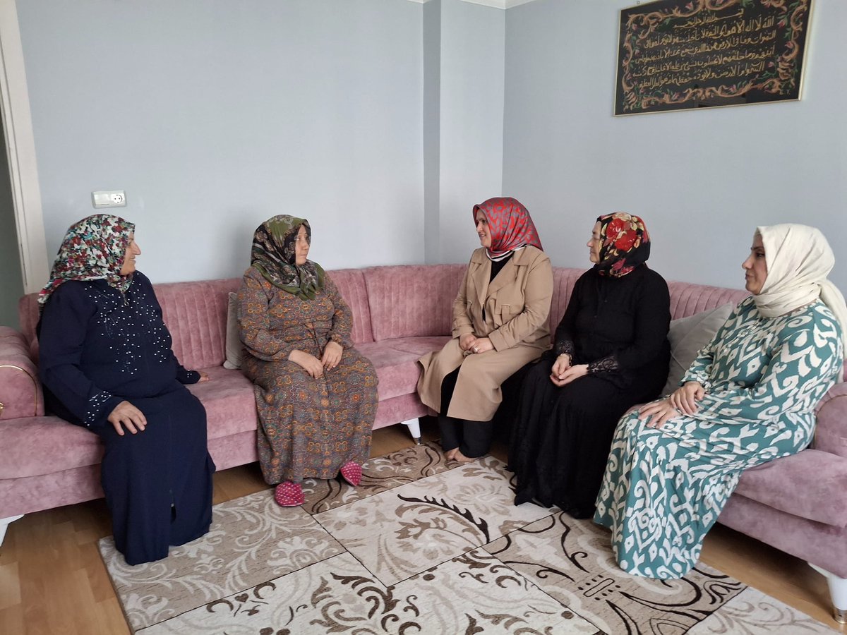 AK Kadın Sultangazi (@akkadinsultangi) on Twitter photo Her gün başka mahalledeyiz.
Halkla İlişkiler Birim Başkanımız Belgin ODABAŞI ekibiyle beraber vatandaşlarımızı yerinde dinlemeye devam ediyoruz.
<a href="/AyvalVasfiye/">Vasfiye AYVALI 🇹🇷🇹🇷🇹🇷</a> Her gün başka mahalledeyiz.
Halkla İlişkiler Birim Başkanımız Belgin ODABAŞI ekibiyle beraber vatandaşlarımızı yerinde dinlemeye devam ediyoruz.
<a href="/AyvalVasfiye/">Vasfiye AYVALI 🇹🇷🇹🇷🇹🇷</a>