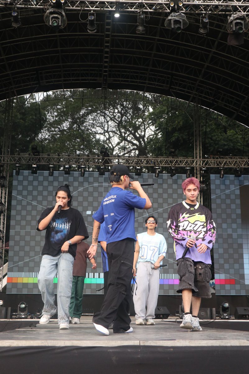 ALAMAT HANDA ‘RAP!

Rehearsals done for LOVE LABAN SA DILIMAN Pride PH Festival 2025

🗓️June 28, 2025
📍 Sunken Garden, UP Diliman 

#ALAMAT
#LOVELABAN