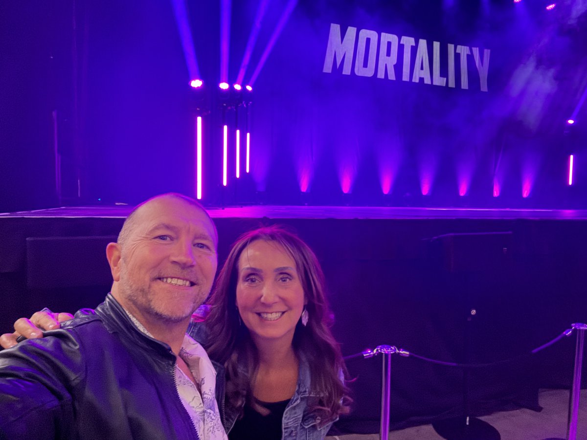thomasd2's tweet photo. @rickygervais @fdarena What a fantastic night in Leeds. Worth the trip from Manchester ;-) Mortality was brilliant, laughed from start to finish and felt bad doing so at at least two points... well done Mr Gervais, smashing it. https://t.co/FSYlTNfhSx