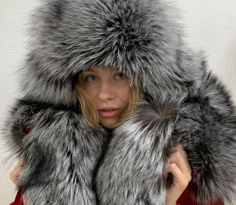 #sexy #woman #FurFriday #FridayVibes #FridayFeeling #fur #furcoat #furfetish