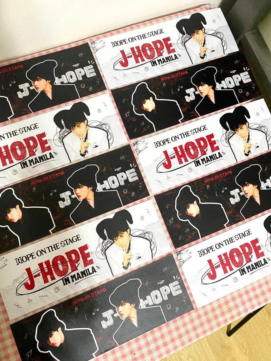 MixprintStudio's tweet image. 50pcs back-to-back hand banners sold for hope on the stage manila 🖤💜

welcome back, sunshine j-hope!! 🌞 

📍 dasma cavite | open 24/7 | 
dm us for print needs 🖨

#mixprintstudio #mixprintsamples
🏷️ wts lf print ph handbanners polaroid photocard instax button pins hobi bts