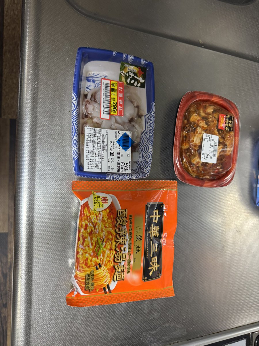 #うに爺P

今月のテーマに合わせて酸辣湯麺と麻婆丼にしようかと🤔
シーフードのたこわさびはお酒のつまみ😃