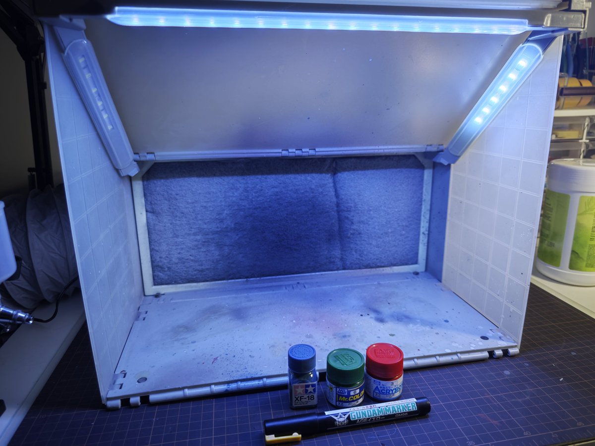 God it's taken me forever to find the time to be able to set up my stuff for painting...

Finally I can move stuff forward for a video