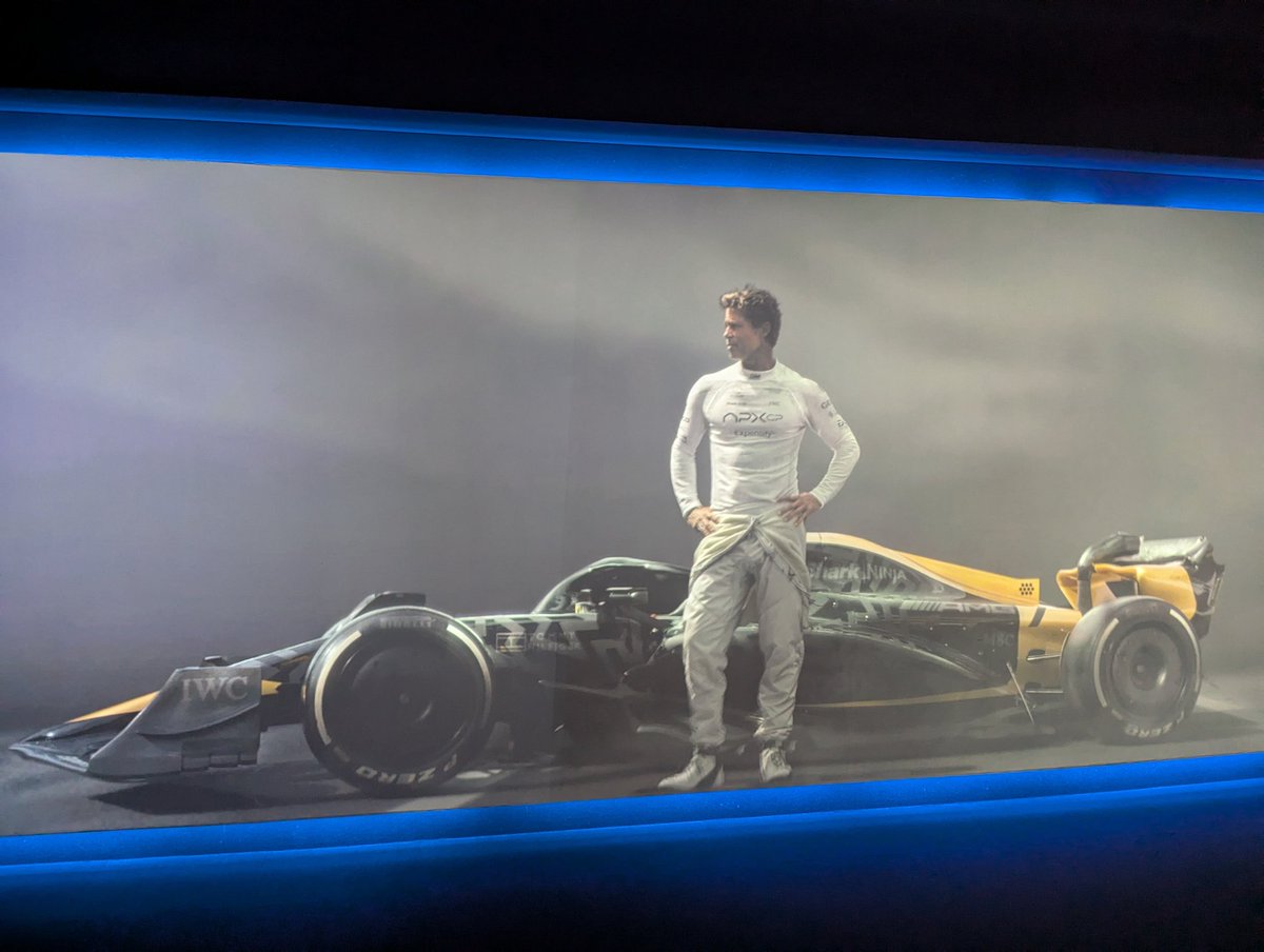 rich_fplace's tweet photo. ひさびさに映画公開初日参戦

F1好きそうなオジサン(私含む)
プラピ目当てっぽいオバサン
多数 https://t.co/D2WdMwiNl8