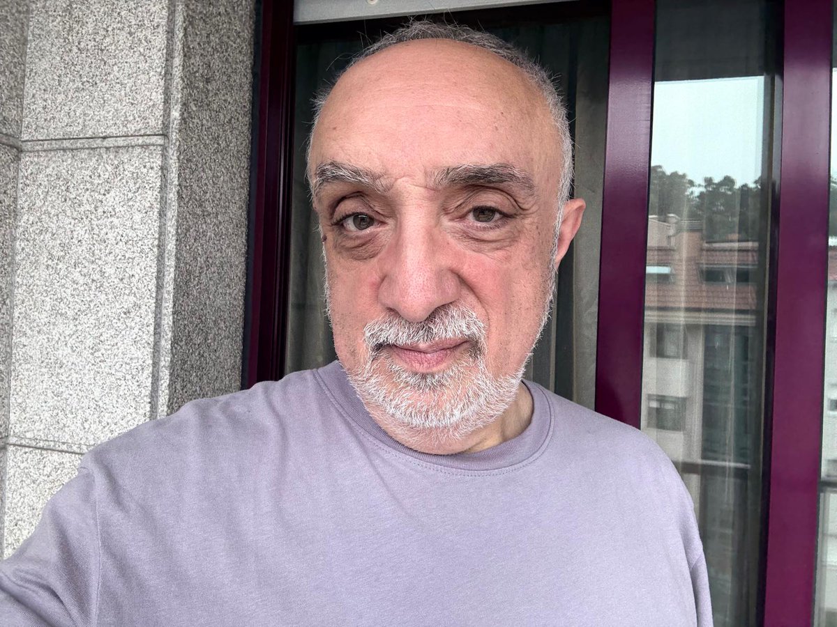 Porque non queremos que se perpetúe a manipulación informativa. Porque queremos que a TVG e a RG saian da decadencia na que están. Porque somos servizo público.

#VenresNegro371CRTVG
#DefendeAGalega
A Túa. A de Todas