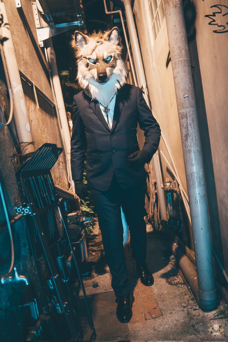 在幾個小時就放假了！
🪡 <a href="/BeastFantasia/">Beast Fantasia Studio</a>
📸 <a href="/BenzaiWolfx0v0/">奔仔 | ベンザイ@Twitch VT</a> 
#FursuitFriday