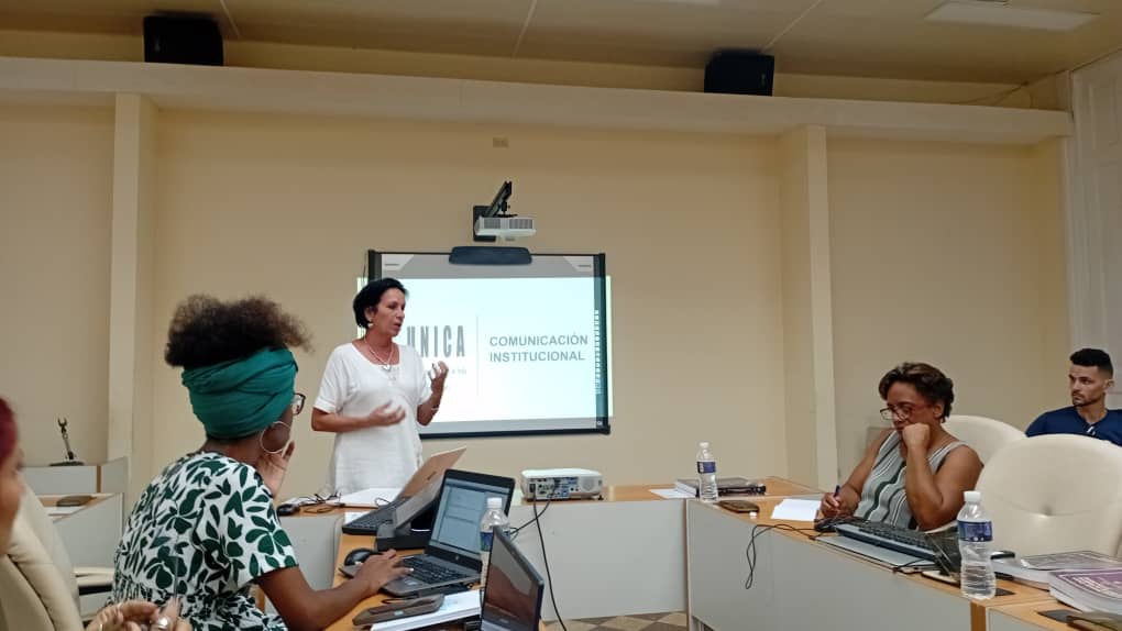 Universidad de Ciego de Ávila (@unicacu) on Twitter photo Presenta la <a href="/UNICACu/">Universidad de Ciego de Ávila</a> acciones para fortalecer la gestión de la Comunicación Institucional en el Taller Nacional que se desarrolla en la universidad de la Habana.
#Universidad
#Comunicacion
#UNICADeExcelencia
<a href="/WalterBG_MES/">Walter Baluja García</a> Presenta la <a href="/UNICACu/">Universidad de Ciego de Ávila</a> acciones para fortalecer la gestión de la Comunicación Institucional en el Taller Nacional que se desarrolla en la universidad de la Habana.
#Universidad
#Comunicacion
#UNICADeExcelencia
<a href="/WalterBG_MES/">Walter Baluja García</a>