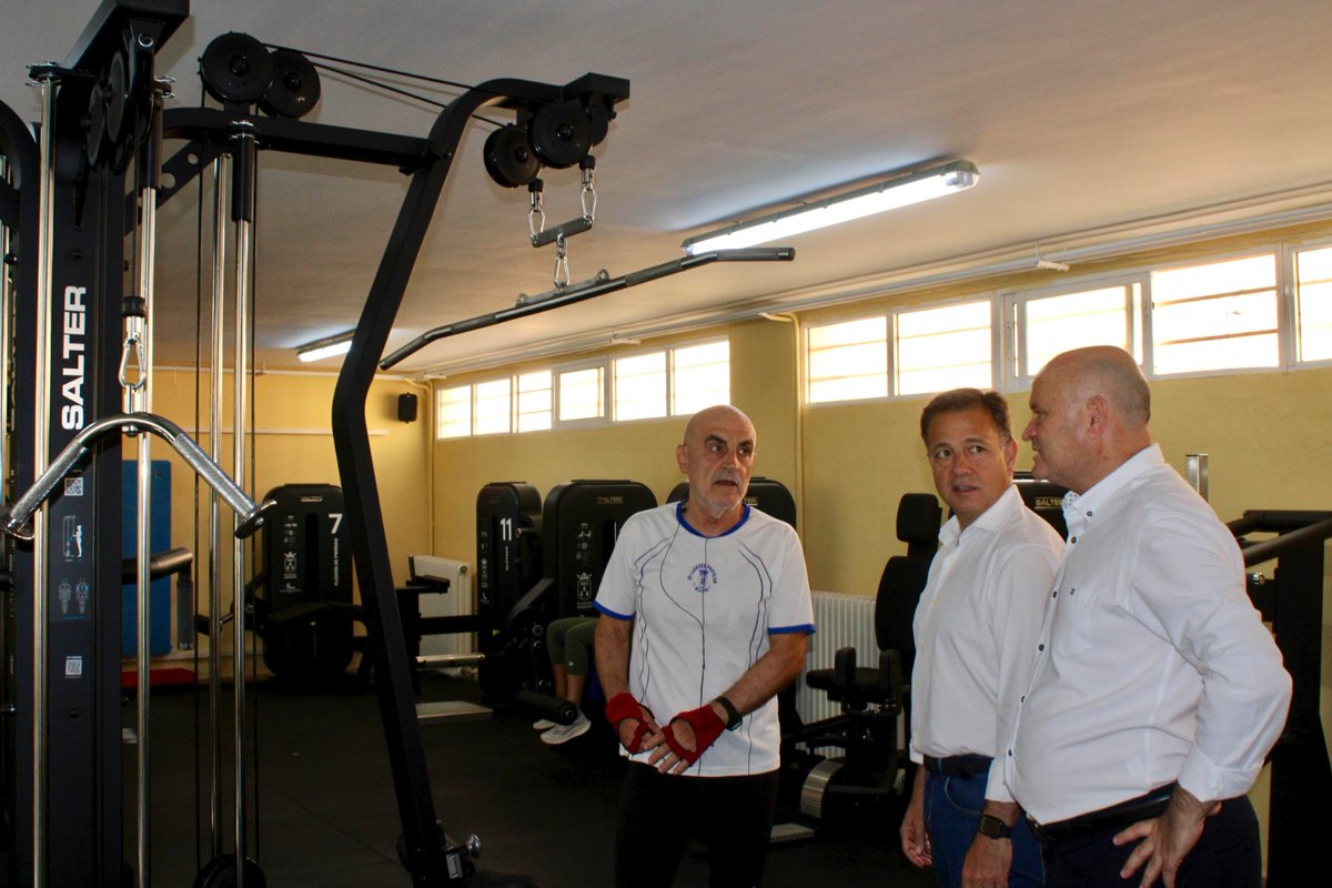 🏋️ El Ayuntamiento de Albacete ha invertido cerca de 120.000 euros en la mejora de las salas de musculación de Santa Teresa, Carlos Belmonte y las pistas de atletismo, con el objetivo de fomentar el deporte y mejorar el atractivo de estas instalaciones.

Durante la visita a estas