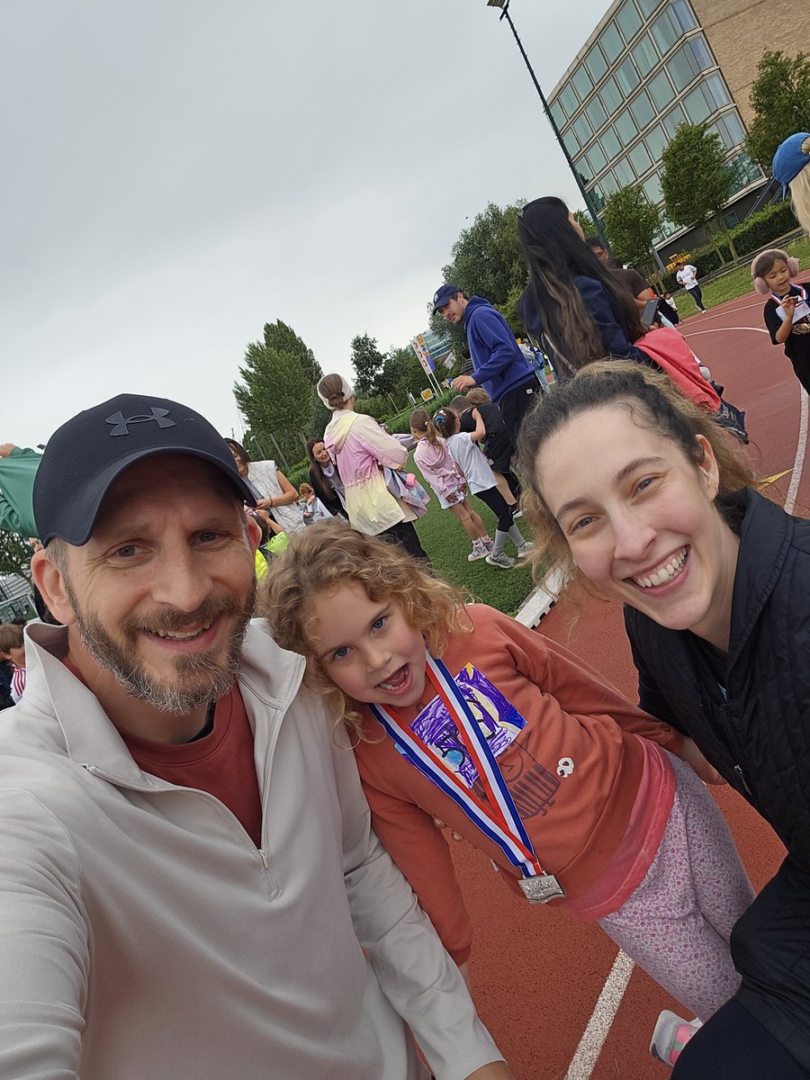 Okulumuzun aile koşusu tamamlandı! 
First family run together!