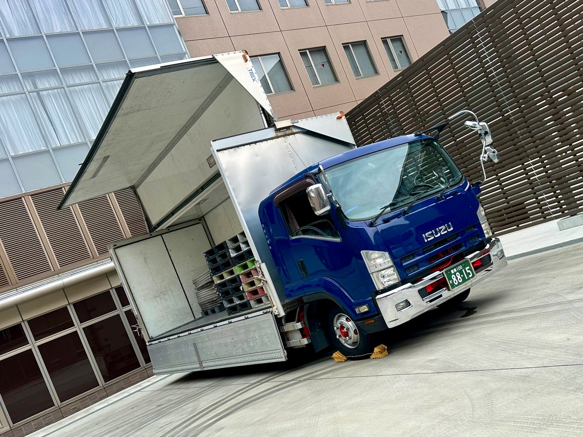 最近はハードだし汚れたら毎度洗車で
大変だけど仕事が楽しすぎる🤟
今日はしんちゃんに鬼ラッパしたり
今週も長野2発登ったり地場も
それなりに頑張りましたとさ🙂‍↕️

それに縁もあって新人さん入った🫢
以前に中型乗ってたみたいだけど
リフトは初心者で社長が指導したり🙄