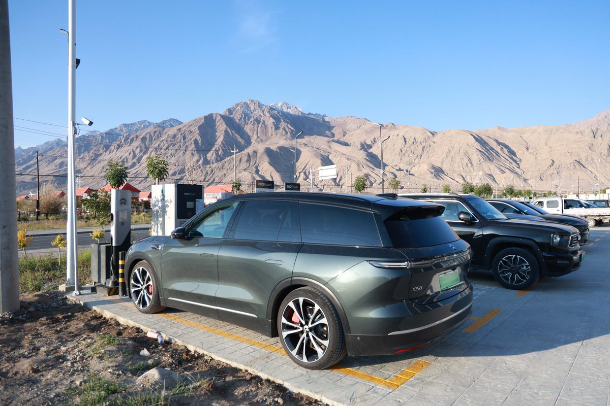 WilliamLiNIO's tweet image. Recently, many NIO and ONVO users have been sharing their stories on social media, full of beautiful scenery of Xinjiang. 😄
I'd like to share one of NIO supercharging stations at the Wanda Moments Hotel, Taxkorgan Pamir in Kashgar, southern Xinjiang. It's located on the Pamir…