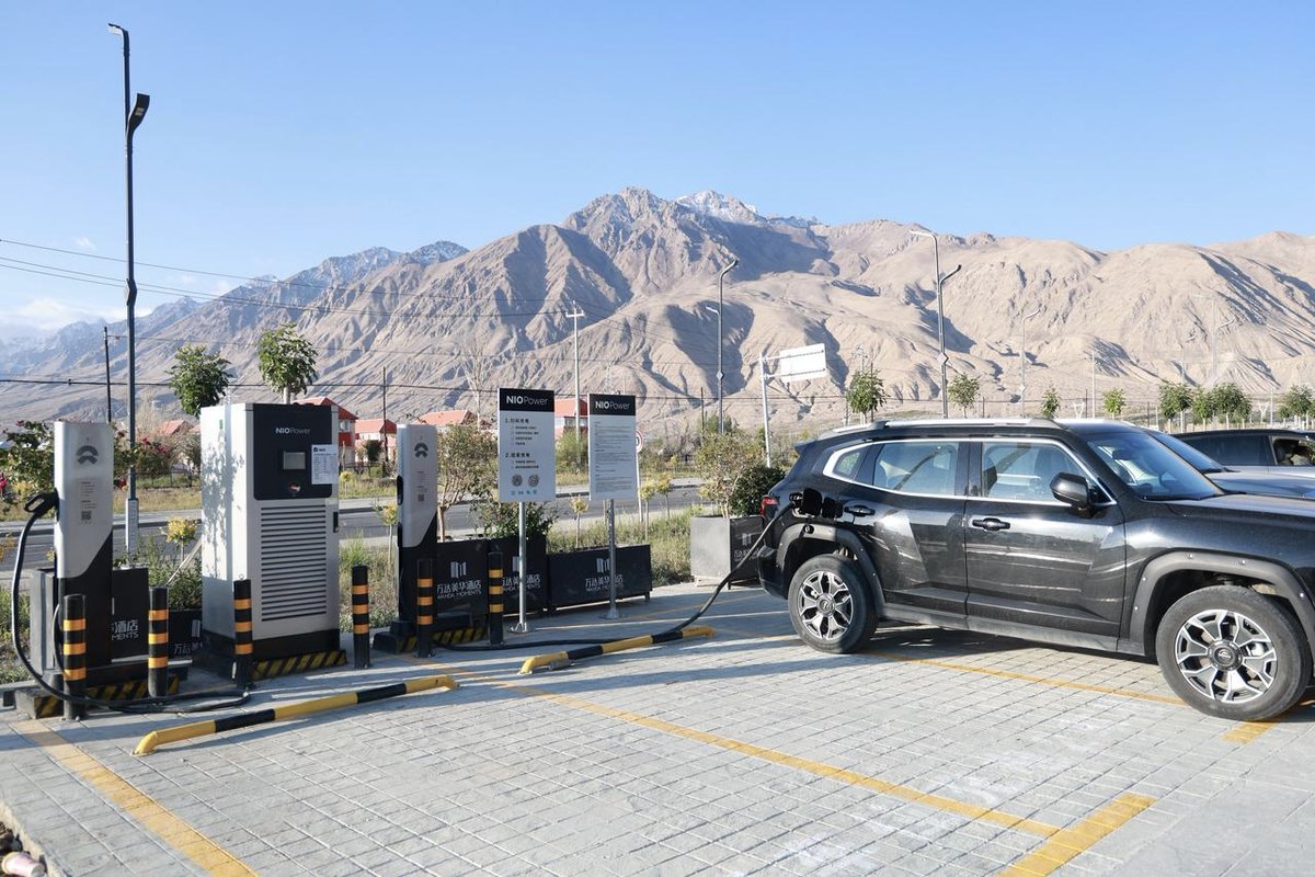 WilliamLiNIO's tweet image. Recently, many NIO and ONVO users have been sharing their stories on social media, full of beautiful scenery of Xinjiang. 😄
I'd like to share one of NIO supercharging stations at the Wanda Moments Hotel, Taxkorgan Pamir in Kashgar, southern Xinjiang. It's located on the Pamir…