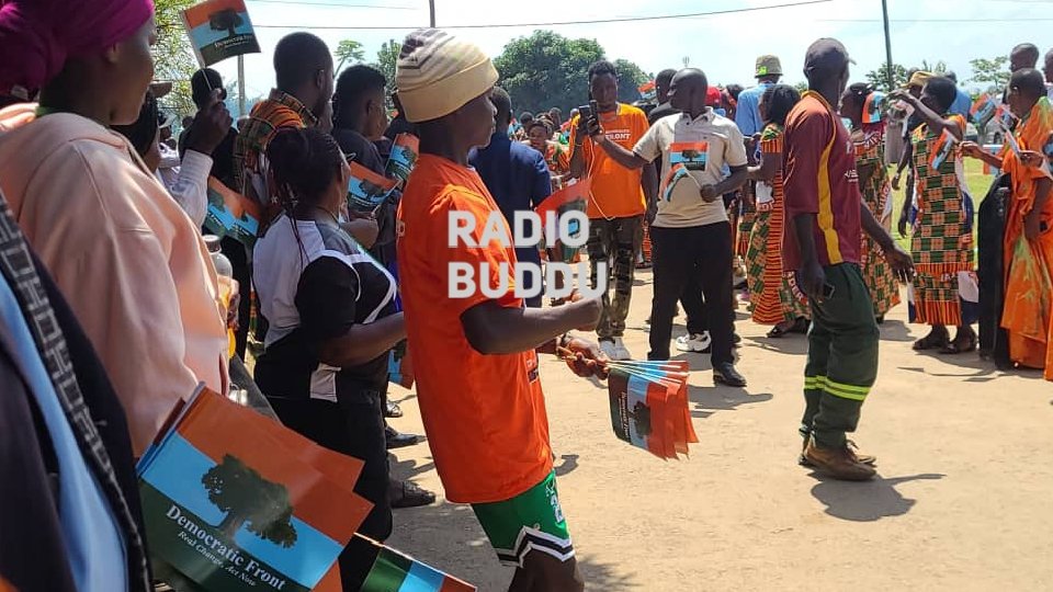 Radio Buddu 98.8FM and 95.5 FM (@radiobuddu98) on Twitter photo Abawagizi b'ekibiina kya Democratic Front balabise mu bunji e Kijjabwemi okubeera ku mukolo gw'okutongoza ekibiina kya <a href="/DemocraticF_Ug/">Democratic Front</a>.
Bya Esther Namugwe ne Najjuka Shifah Abawagizi b'ekibiina kya Democratic Front balabise mu bunji e Kijjabwemi okubeera ku mukolo gw'okutongoza ekibiina kya <a href="/DemocraticF_Ug/">Democratic Front</a>.
Bya Esther Namugwe ne Najjuka Shifah