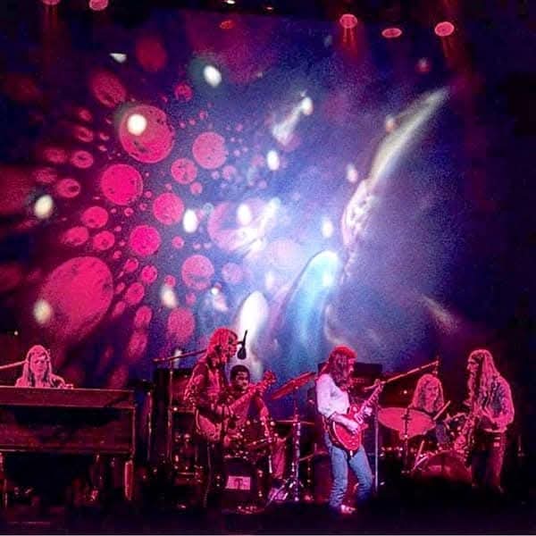 It’s not just that they played quantity, and for my amateur ears, in all my life I’ve never hear the kind of music that this group plays The finest contemporary music We’re going to round it off with the best of them all, The Allman Brothers – Bill Graham
archive.org/details/allman…