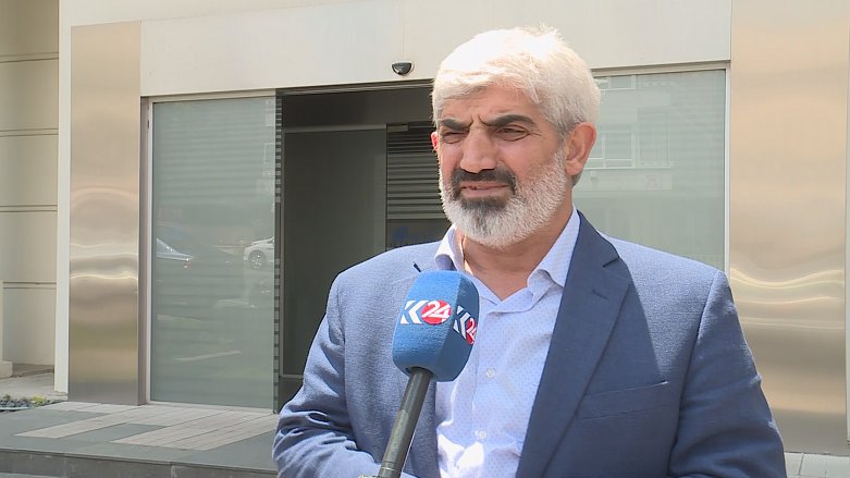 İhsan ın Anket şirketine göre 

%34,3 AKP
%32,6 CHP
%10,1   DEM
%8,9    MHP
%3,8    İYİP
%3,3    ZP
%2,9    YRP
%2,1     AP
%1,3    TİP
%0,7    Diğer

Ozaman soralım,
Reis böyle bir sonuçta hemen yarın seçime gitmezmi ?