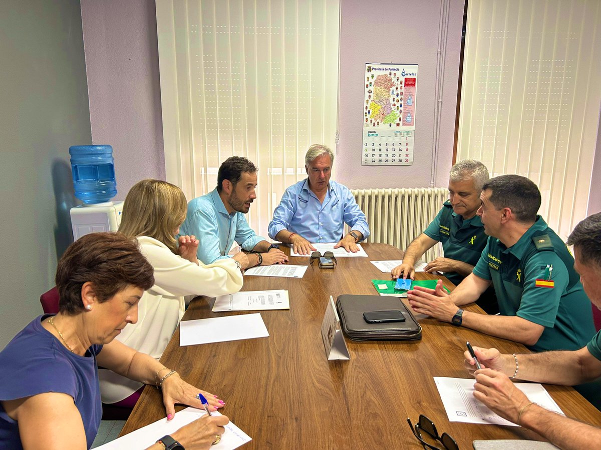 Subdelegación del Gobierno en Palencia (@palencia_gob) on Twitter photo 📝 Actualización de los Protocolos de coordinación entre <a href="/guardiacivil/">Guardia Civil</a> y ayuntamientos, para garantizar el cumplimento de medidas de protección a las víctimas de #viogen
Adendas en #VillamurielDeCerrato y #Dueñas, donde ha acudido el subdelegado, <a href="/amg385/">🇪🇸 Angel D. Miguel 🇪🇺🏳️🌈♥️🇺🇦</a> 📝 Actualización de los Protocolos de coordinación entre <a href="/guardiacivil/">Guardia Civil</a> y ayuntamientos, para garantizar el cumplimento de medidas de protección a las víctimas de #viogen
Adendas en #VillamurielDeCerrato y #Dueñas, donde ha acudido el subdelegado, <a href="/amg385/">🇪🇸 Angel D. Miguel 🇪🇺🏳️🌈♥️🇺🇦</a>