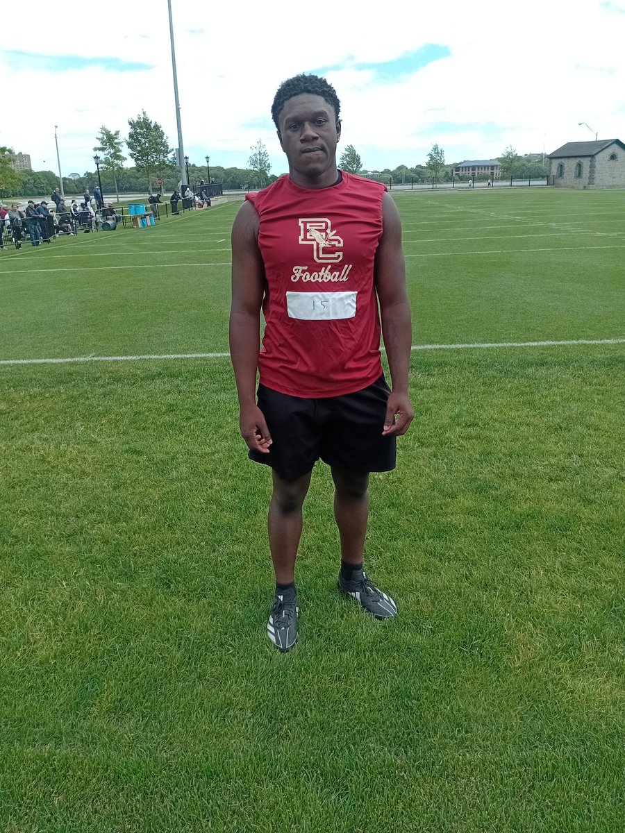 dejonsmith201's tweet image. I had a great camp at Boston College on June 1st. I want to thank Coach @BillOBrienBC for a well run camp and a big shoʻut out to the LB's Coached by @FBCoachOB
If possible where can I view my camp #'s & Measurables.@BCFootball