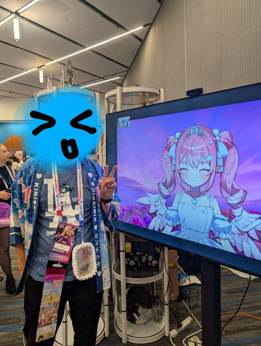 ninjaofthesands's tweet image. Met two cuties from #VDere!
Love their singing voices so much~~~ favorite concert of offkai
Thanks spica for chatting about my ukulele, look forward to my first song request soon.
And alpha for talking about an old friend (can't believe you snitched).
#SpicaBoo #AlphaBettaVT