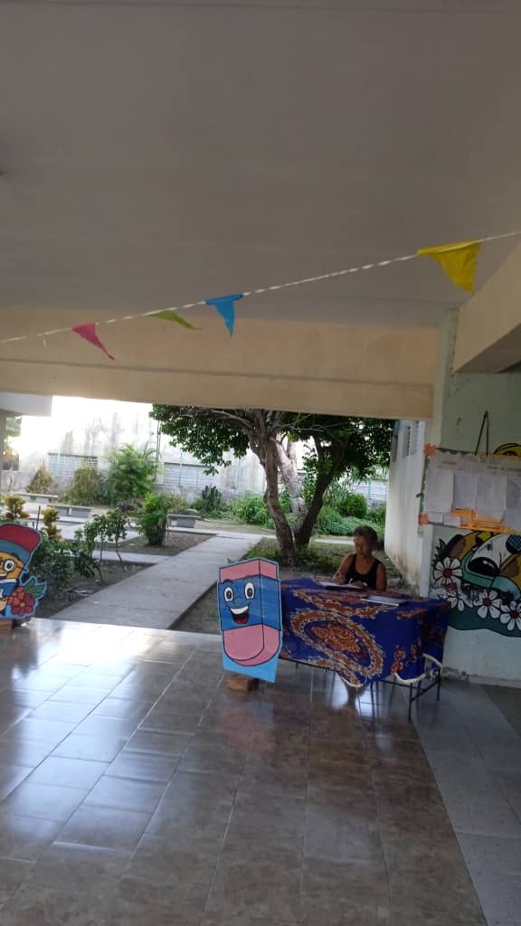 YaismaHernandez's tweet photo. Culmina en #ArroyoNaranjo el #ERCE con resultados satisfactorios. A los alumnos, padres de la muestra seleccionadas en las 7 escuelas del territorio las felicitaciones y gracias por su acompañamiento así como los claustros y directivos de los centros porque #EducarEsAmar https://t.co/lxuFGkTmUx