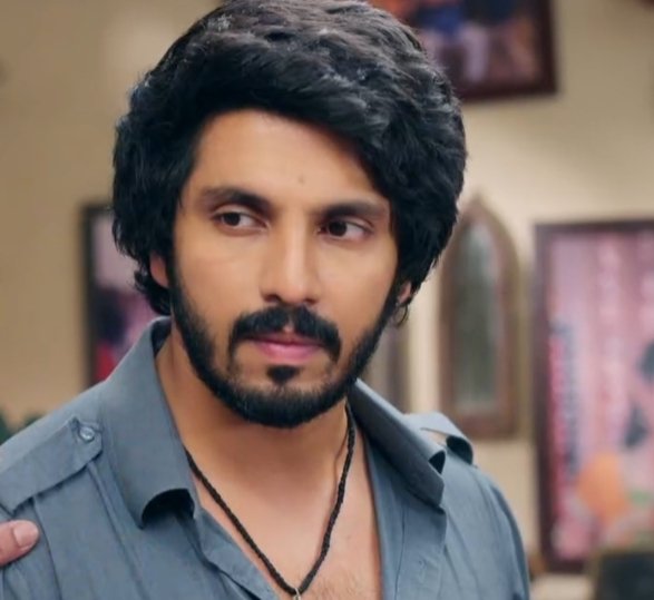 Special mention to #KanwarDhillon
U were absolutely brilliant in this entire seq!
The hard work,the pain of watching dreams fall apart,the helplessness,the hurt..truly melted our hearts!
U portrayed Sachin’s anguish so powerfully..What a performer 🫶
#SachinDeshmukh #UdneKiAasha