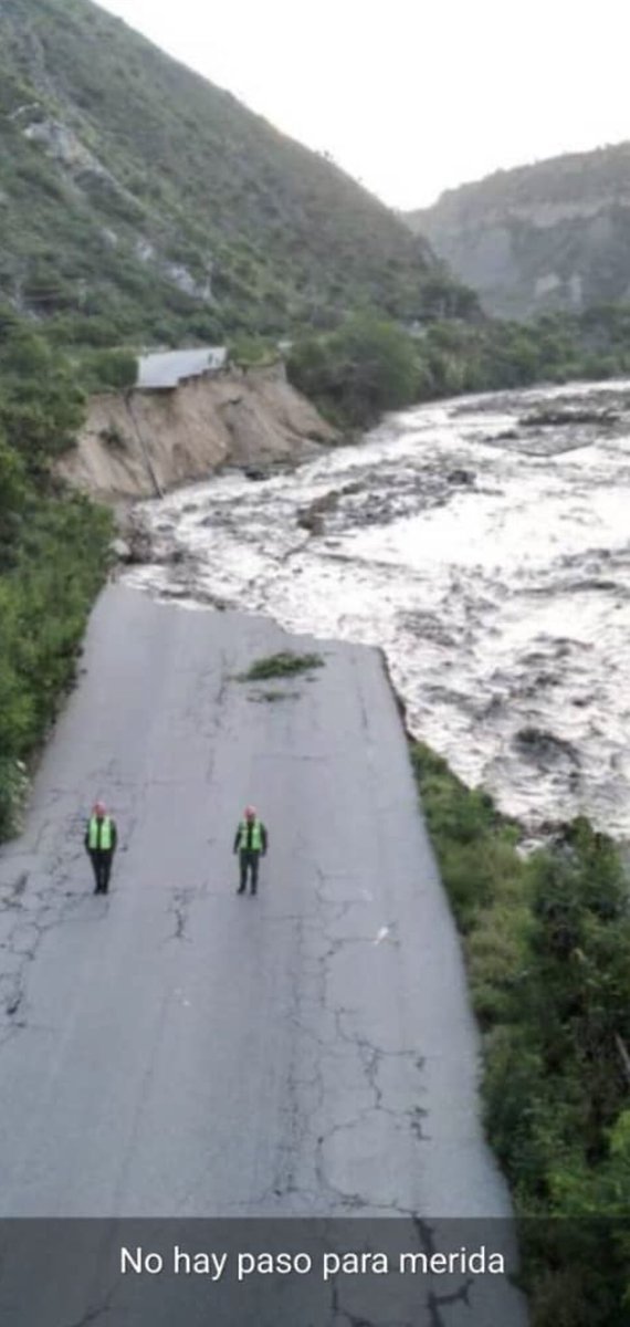 Así se encuentra totalmente colapsado la carpeta asfáltica en el sector Las Gonzalez entre la vía El Vigia-MERIDA.