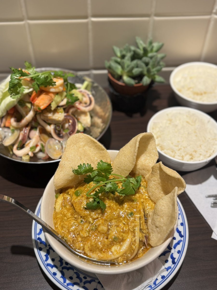 走了20分鐘來吃個晚餐，
再走20分鐘會健身房，
繼續未完成的一萬步😮‍💨😮‍💨😮‍💨 https://t.co/mXjfU5hqtu