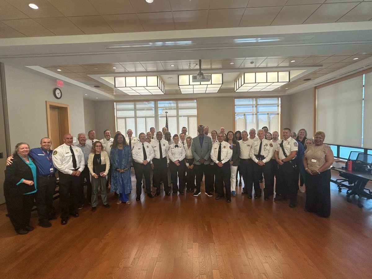 Amazing week meeting with constituents from 1st Ward &amp; CMPD, participated in Councilwoman Molina's Town Hall, visited with the amazing team for the Greater Enrichment Program &amp; met with 1st responders from Fire &amp; Medic! #mark4thepeople #mark4meck #makingamark #MARKingProgress
