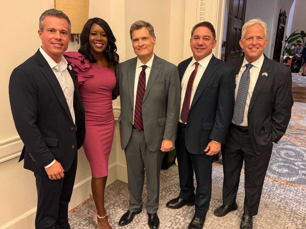 Thank you so much to <a href="/TheFlaBar/">The Florida Bar</a> leadership for stopping by to celebrate the graduates of the Counsel to Counsel mentoring program. We were honored to have Chief Justice Muniz speak on the importance of mentoring.   <a href="/FlCourtHistory/">Florida Supreme Court Historical Society</a>