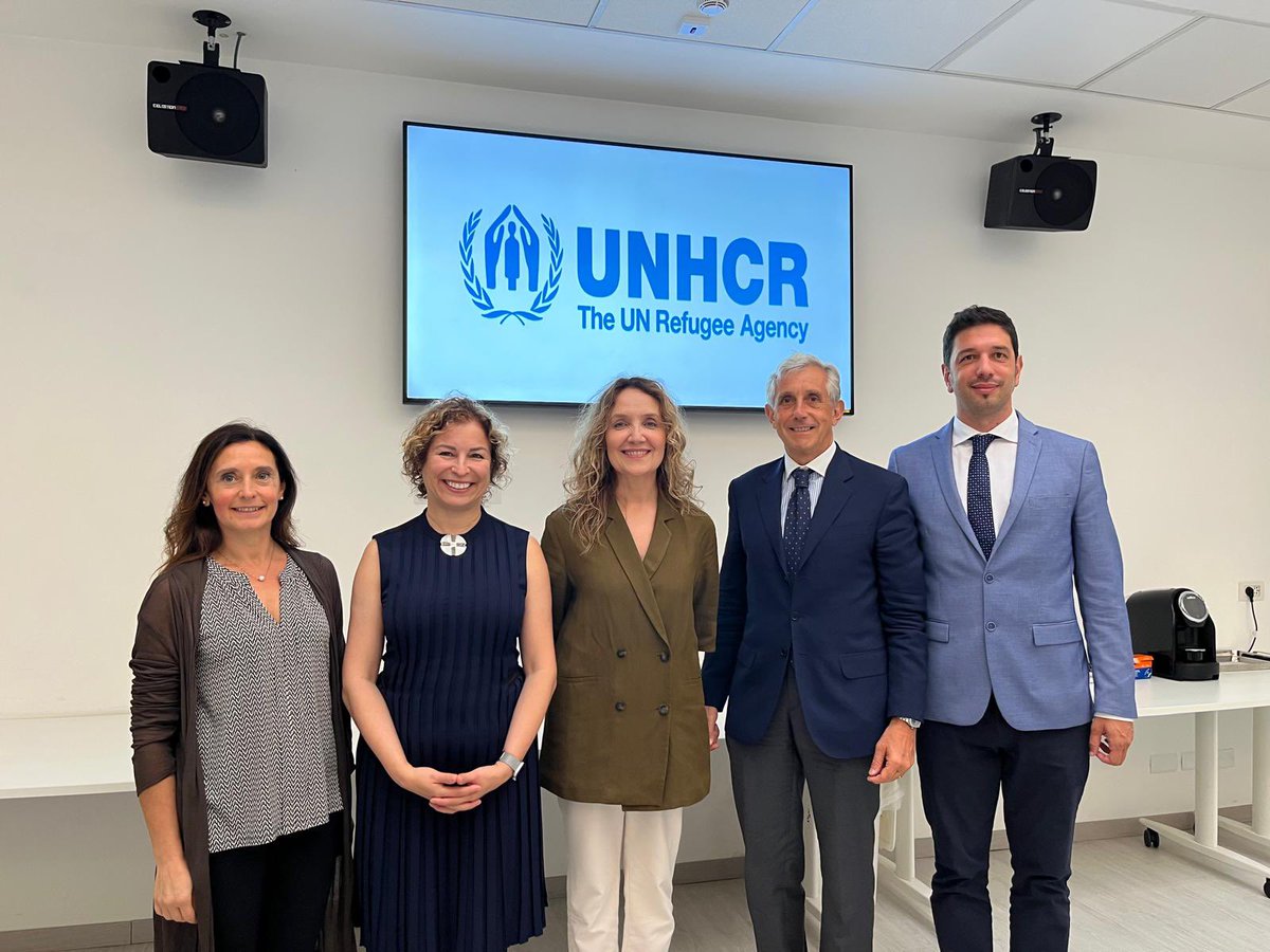 Chiara Cardoletti (@chiaraunhcr) on Twitter photo Today we build bridges.
With the agreement on labor corridors for refugees, @UNHCR, the Italian Government 🇮🇹 (<a href="/Viminale/">Il Viminale</a> <a href="/ItalyMFA/">Farnesina 🇮🇹</a> <a href="/MinLavoro/">Ministero Lavoro</a>) and partners @diaconiavaldese <a href="/Pathways_Intl/">Pathways International</a> <a href="/TBBforTalent/">Talent Beyond Boundaries</a> open safe pathways and real alternatives to human trafficking. Today we build bridges.
With the agreement on labor corridors for refugees, @UNHCR, the Italian Government 🇮🇹 (<a href="/Viminale/">Il Viminale</a> <a href="/ItalyMFA/">Farnesina 🇮🇹</a> <a href="/MinLavoro/">Ministero Lavoro</a>) and partners @diaconiavaldese <a href="/Pathways_Intl/">Pathways International</a> <a href="/TBBforTalent/">Talent Beyond Boundaries</a> open safe pathways and real alternatives to human trafficking.
